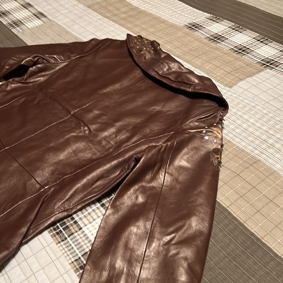 Beautiful deep coffee tones with great embroidery and glitter - Picture 5 of 7